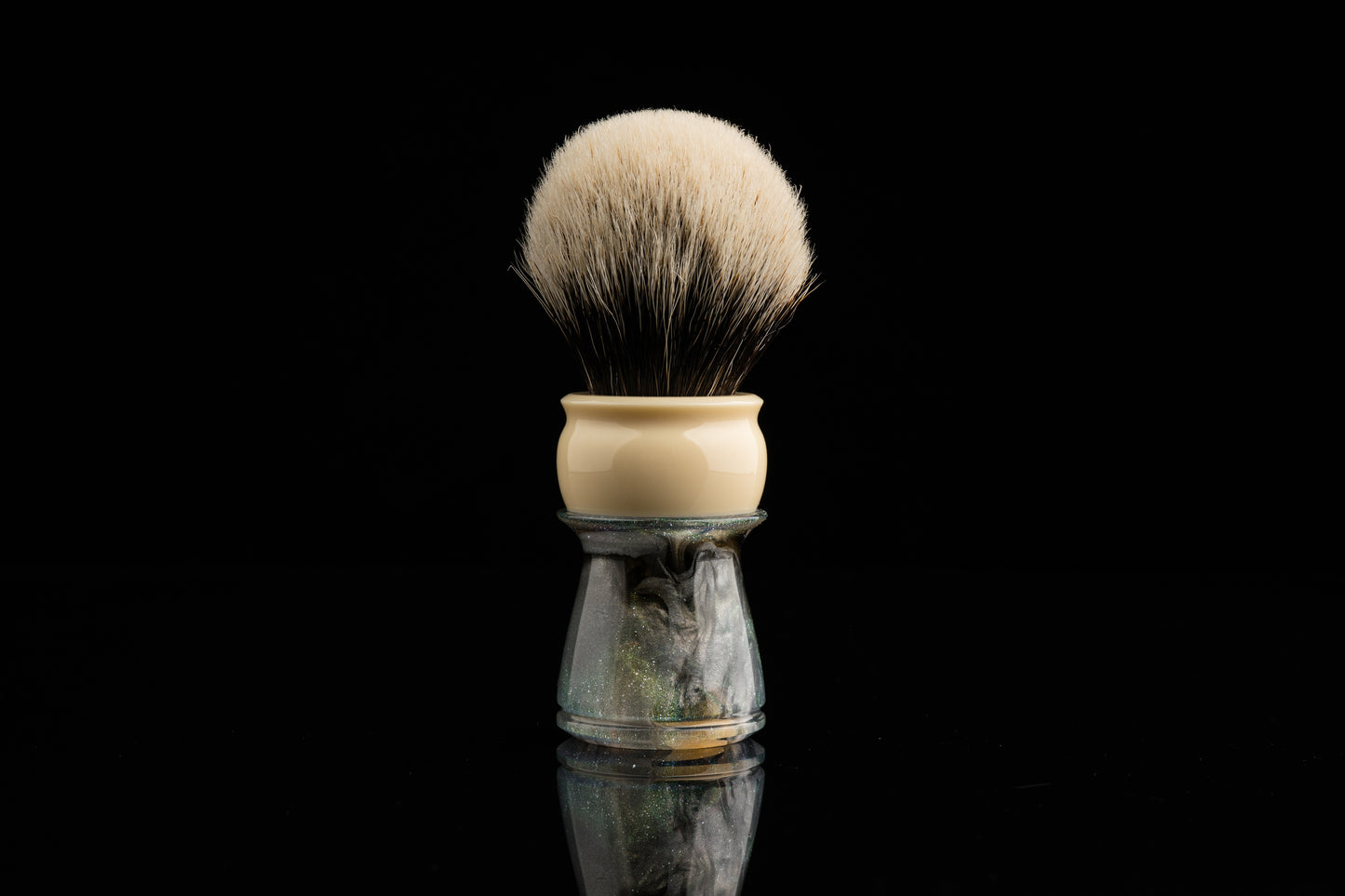 Exceed-贰-Glaze-'Dissolve' shaving brush handle