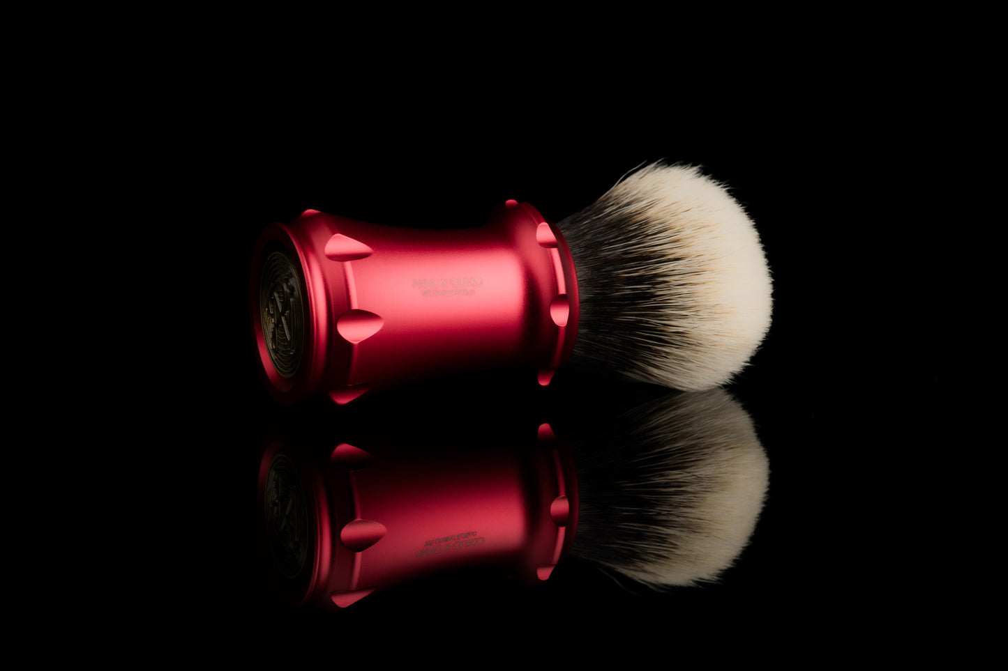 OUMO X ARNO - Metal Lighthouse - Chinese Red shaving brush handle